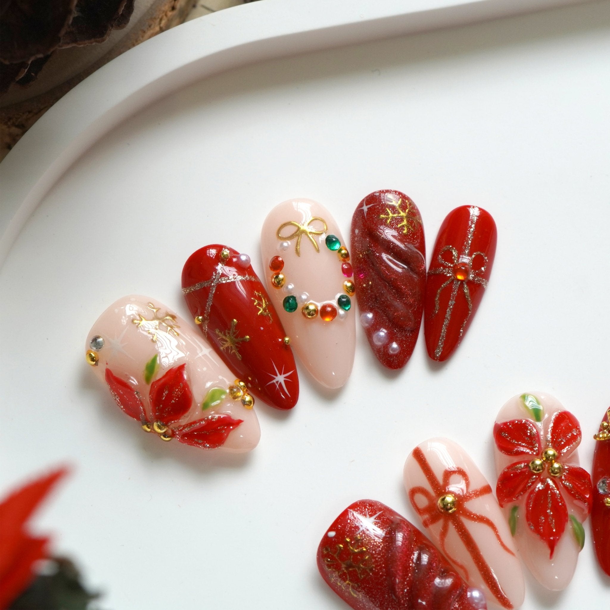 Holiday Bloom press-on nails by Handora