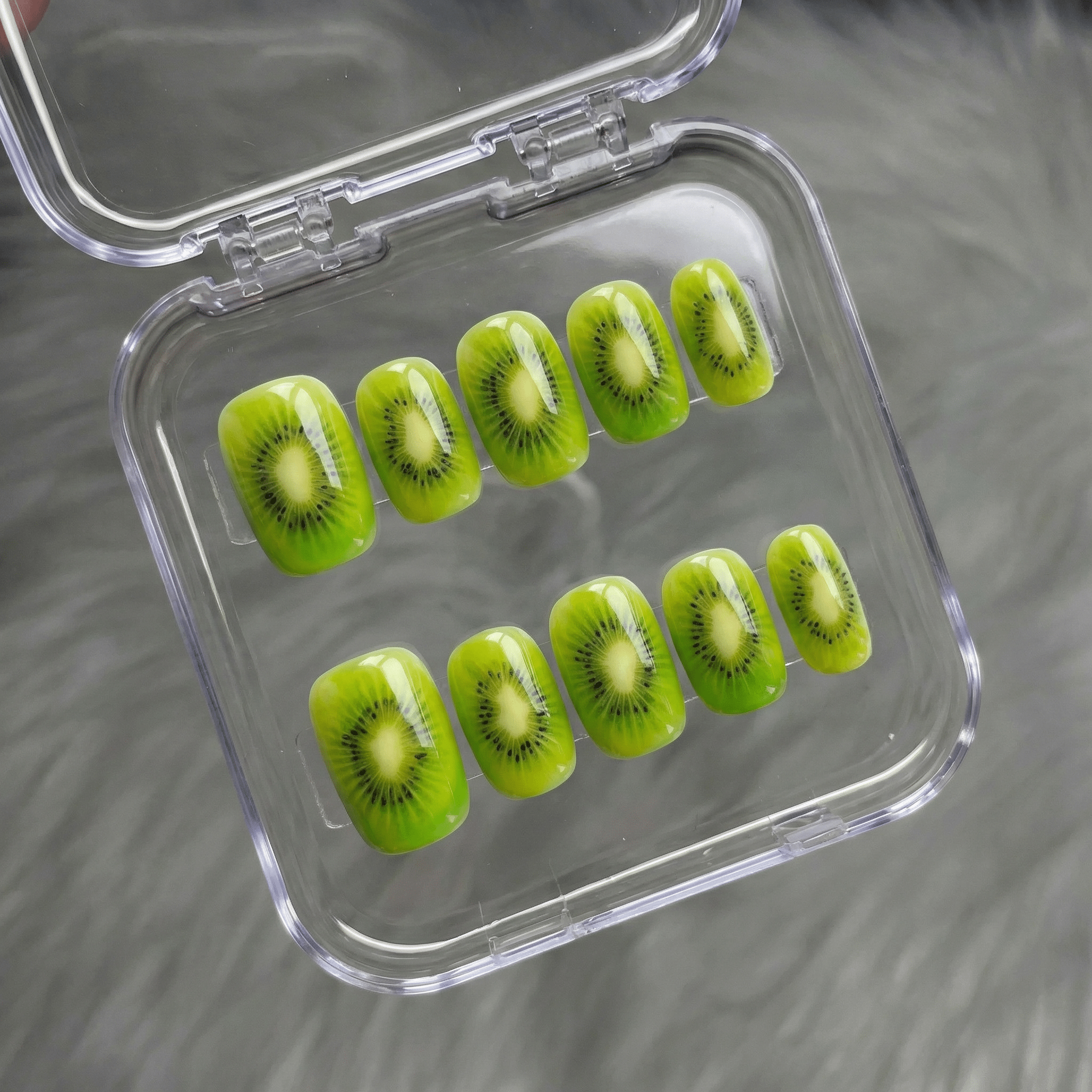 Juicy Kiwi full press-on nail set – sizes XS–L by Handora
