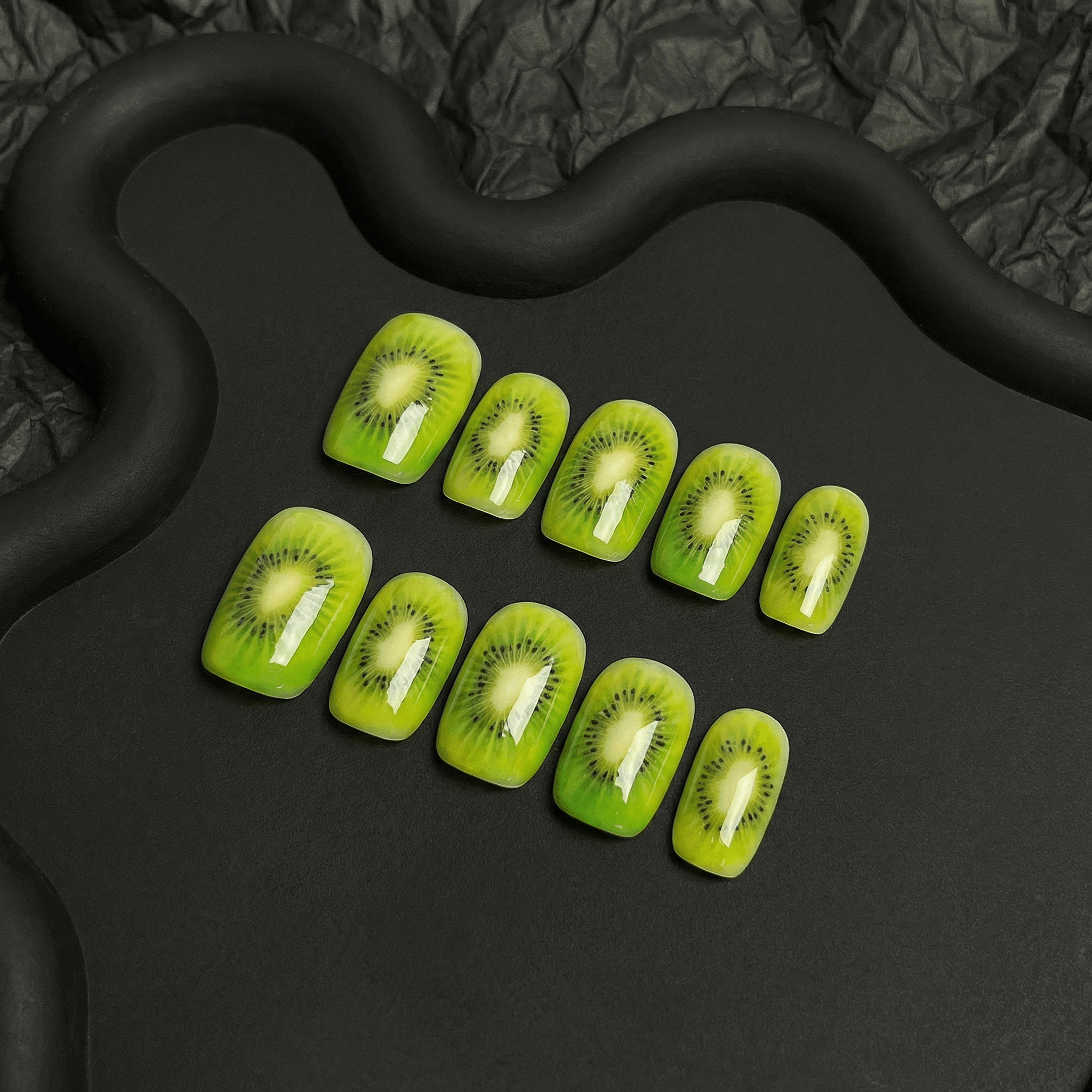 Juicy Kiwi press-on nails by Handora