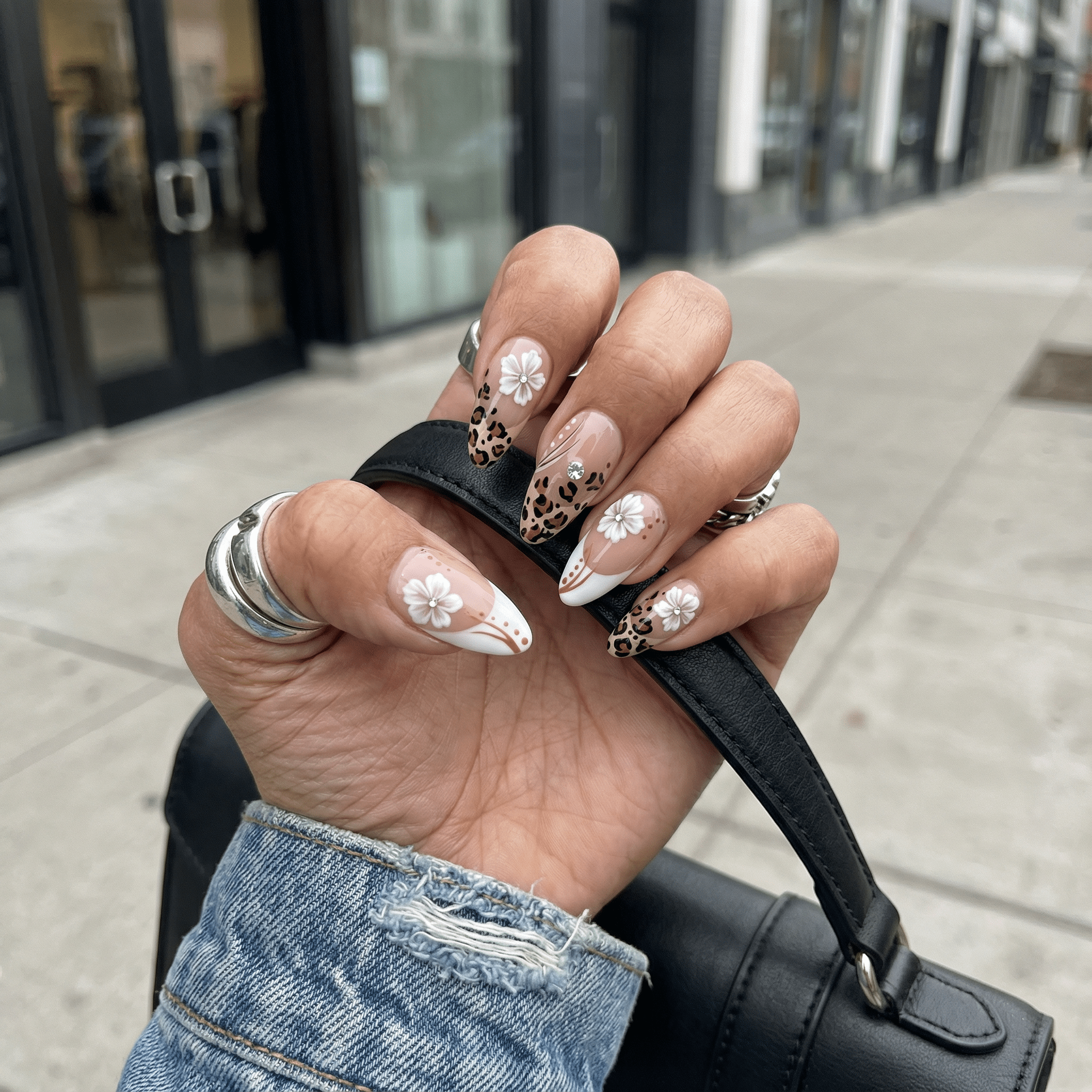 Leo Bloom press-on nails – hand-painted reusable gel set by Handora