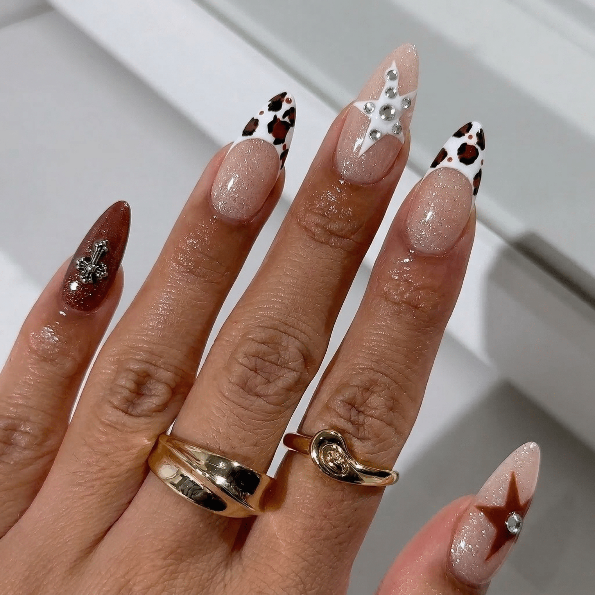 Leopard Stars press-on nails – hand-painted reusable gel set by Handora