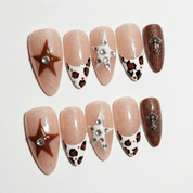 Leopard Stars nail design – handmade press-on nails by Handora