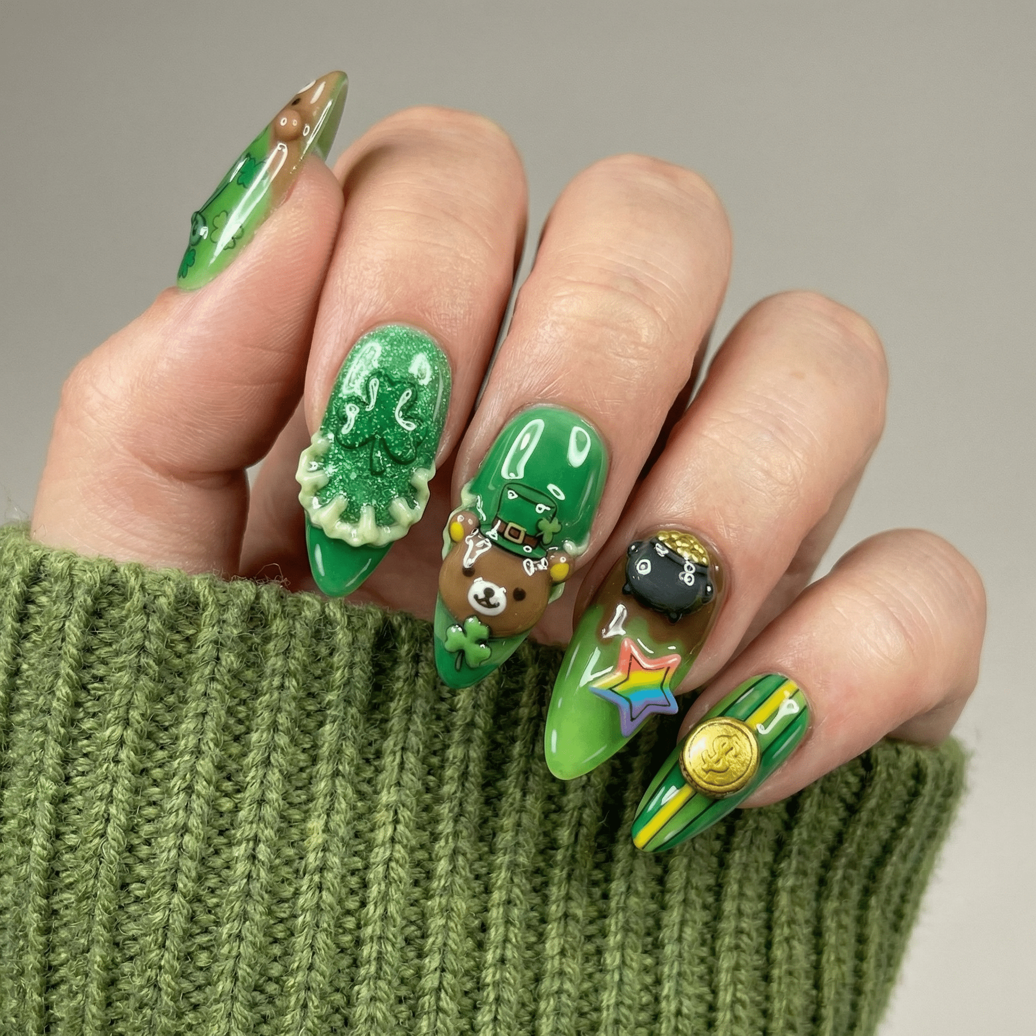 Lucky Beary press-on nails – hand-painted reusable gel set by Handora