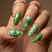 Lucky Clover press-on nails – hand-painted reusable gel set by Handora