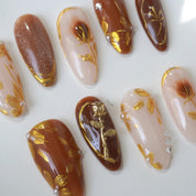 Meadow Flutter press-on nails – hand-painted reusable gel set by Handora
