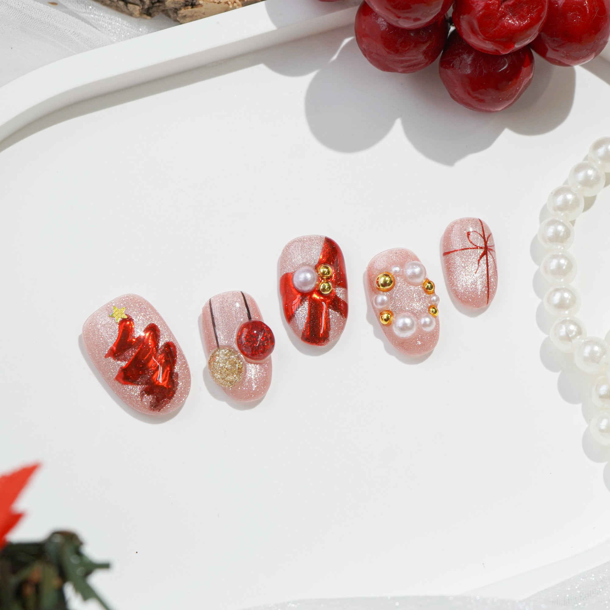 Merry Glow press-on nails – hand-painted reusable gel set by Handora