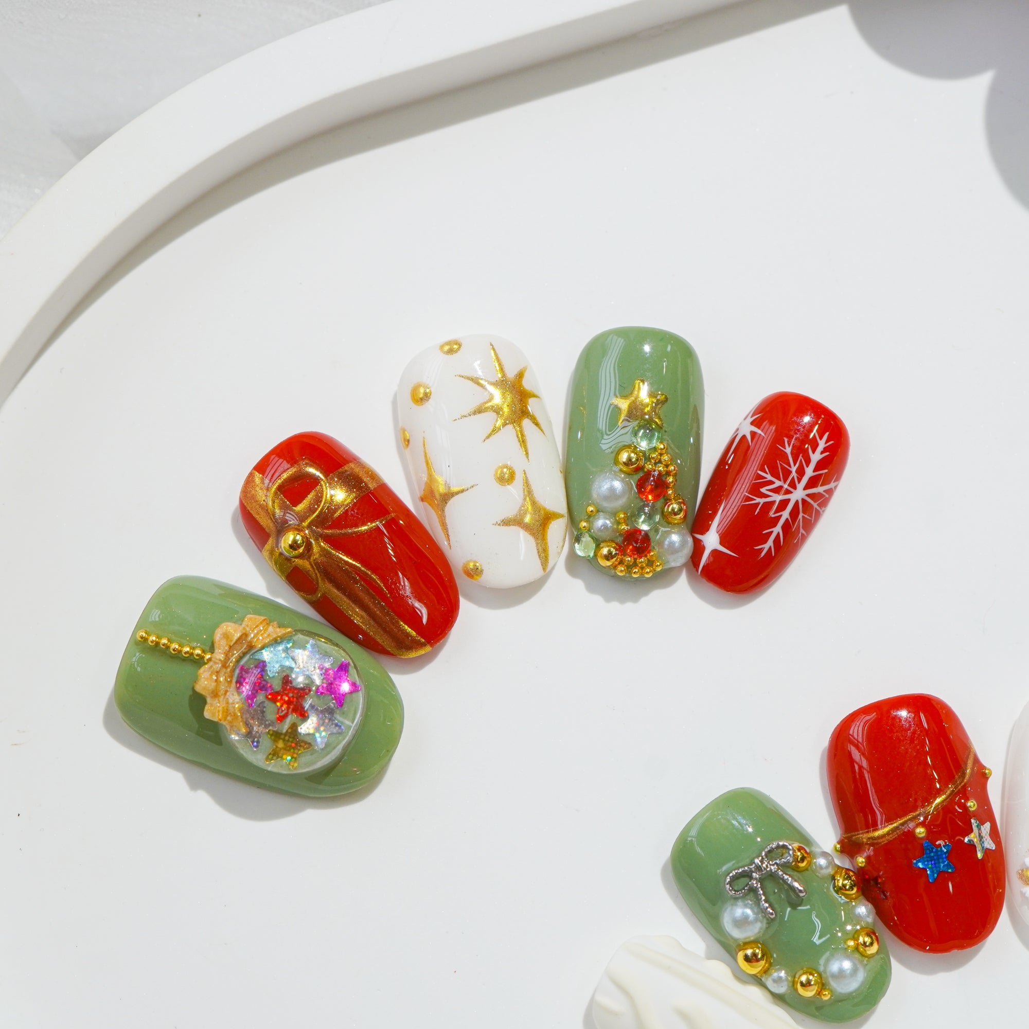 Mistletoe Magic full press-on nail set – sizes XS–L by Handora