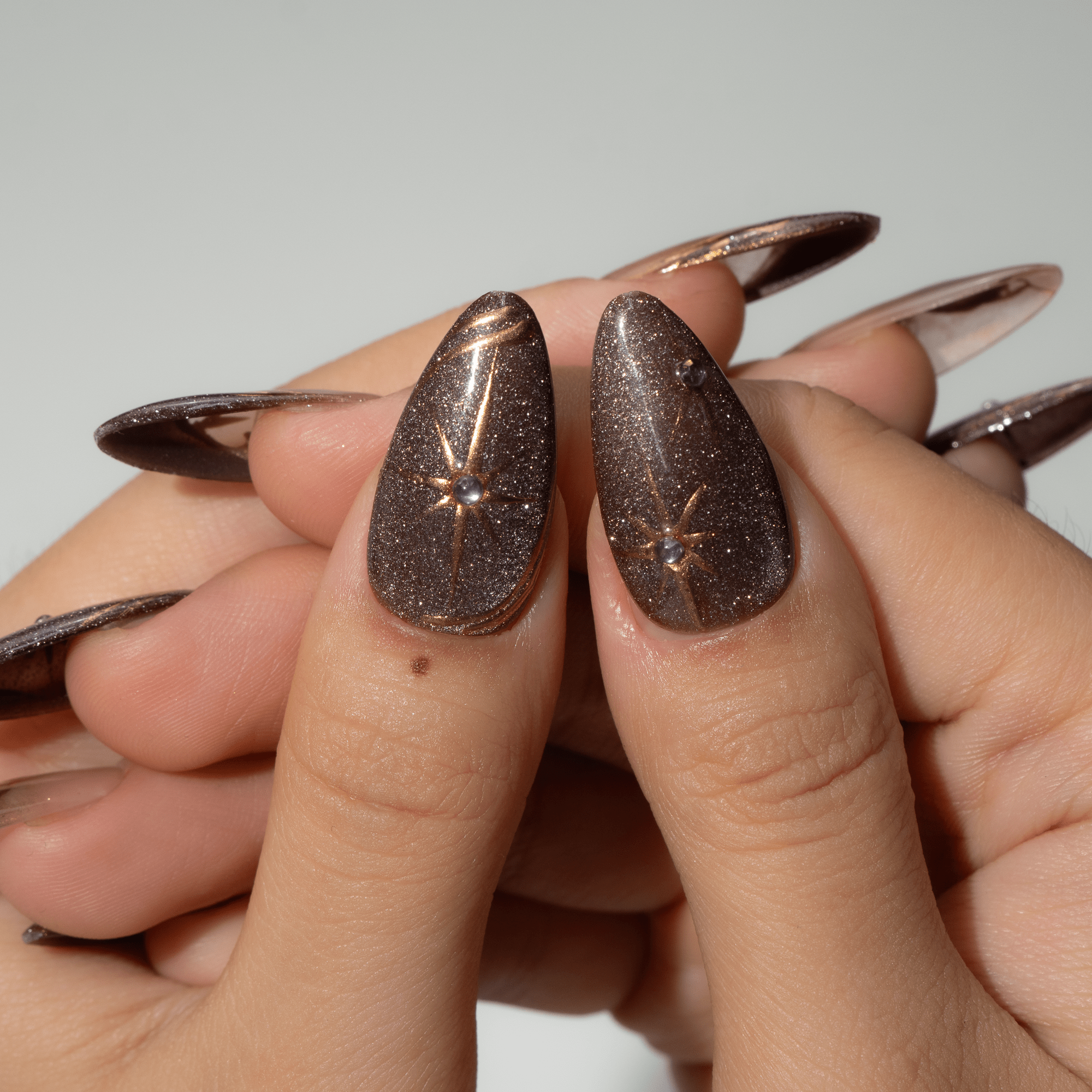 Mystic Shine press-on nails – design close-up by Handora