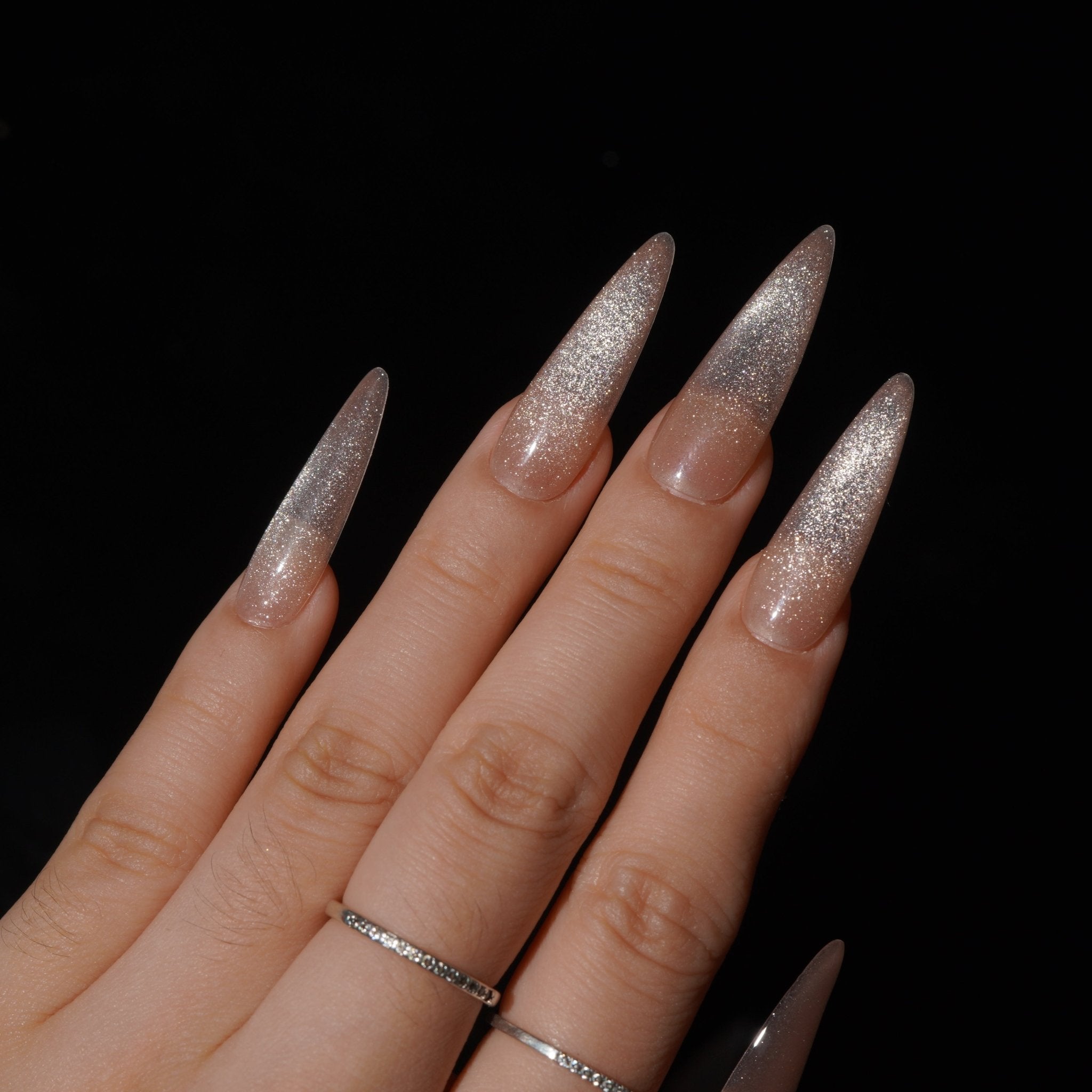 Nudeglow press-on nails – design close-up by Handora