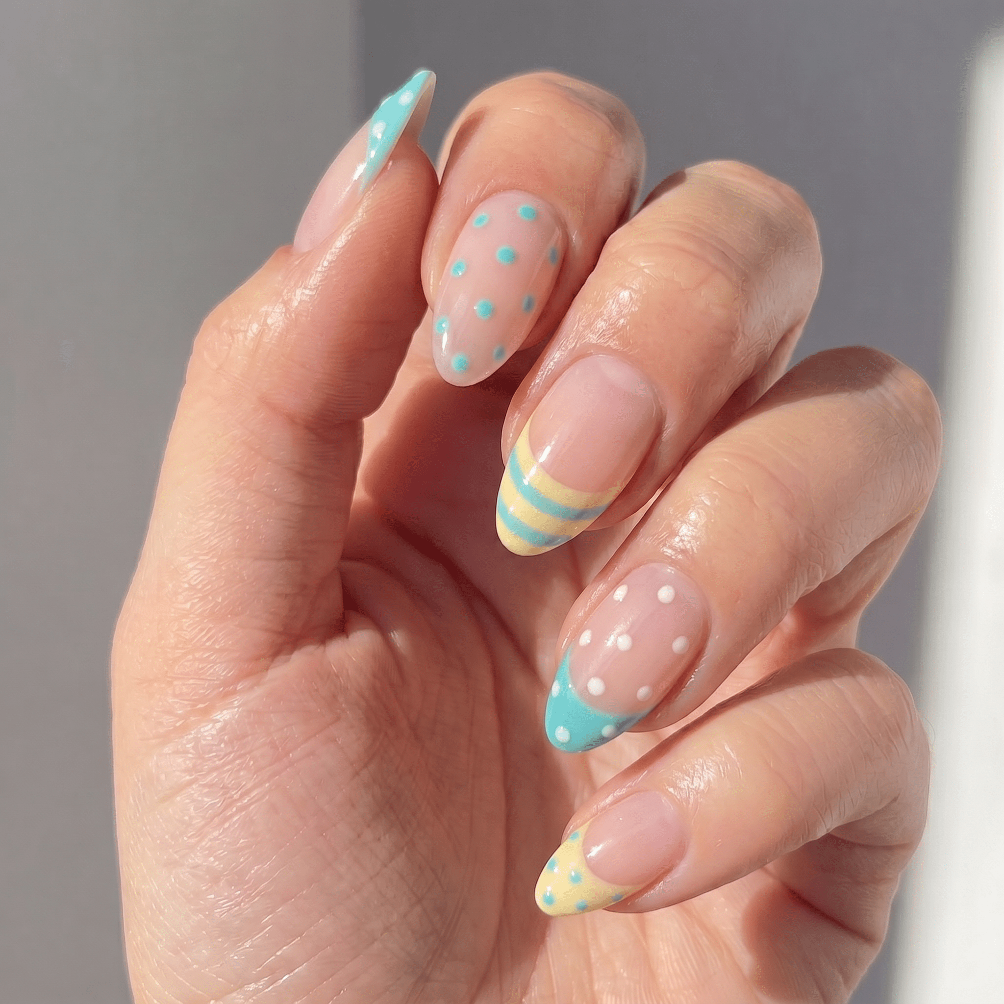 Pastel Dots full press-on nail set – sizes XS–L by Handora