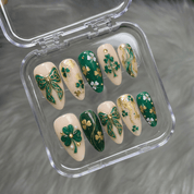 Patty Pearl press-on nails – design close-up by Handora