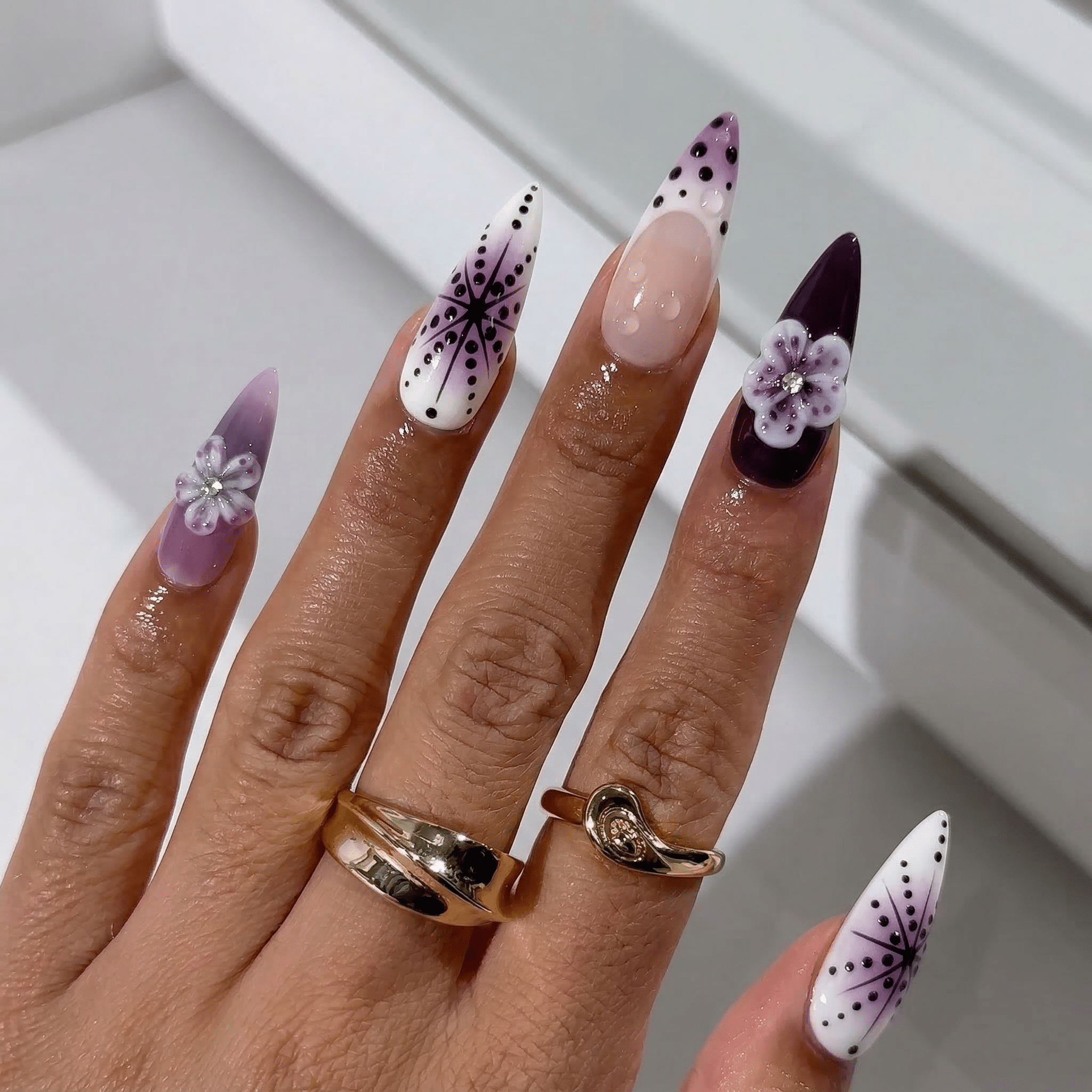 Royal Petal press-on nails – hand-painted reusable gel set by Handora