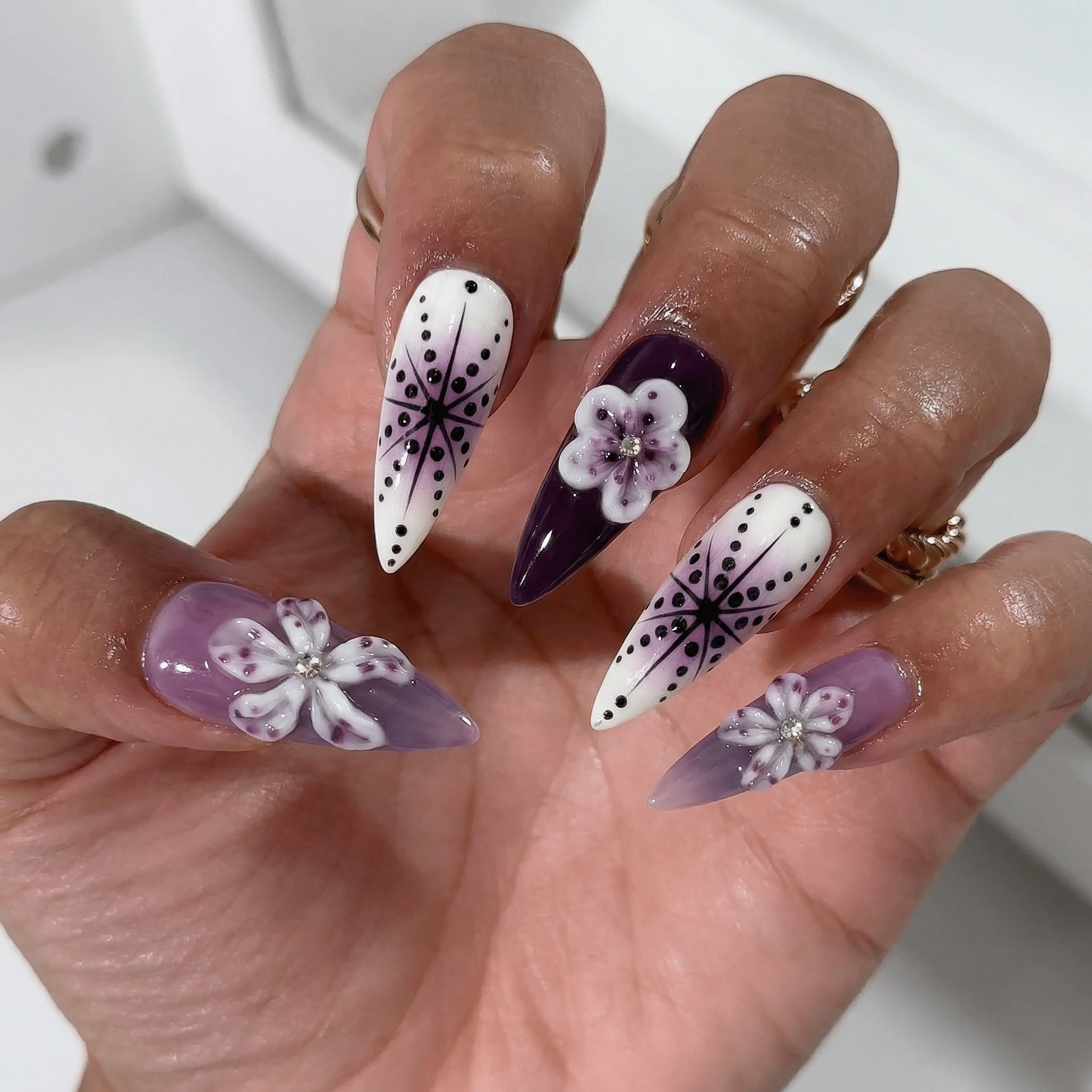Royal Petal press-on nails – design close-up by Handora