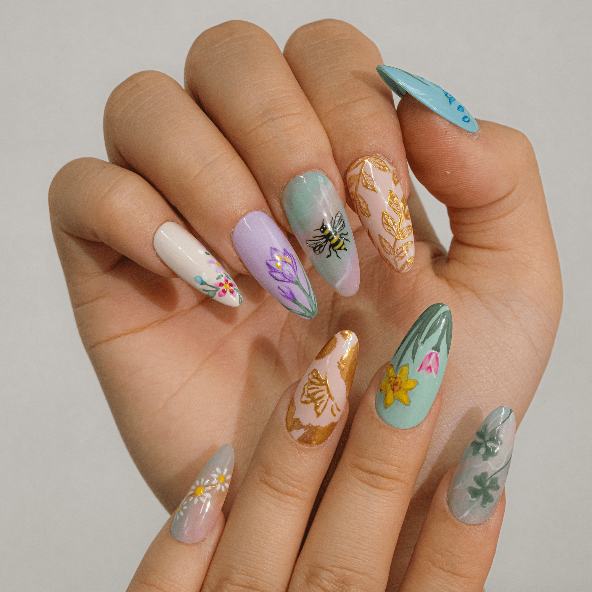 Rustic Spring press-on nails – hand-painted reusable gel set by Handora