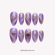 Sagi Wander press-on nails – design close-up by Handora