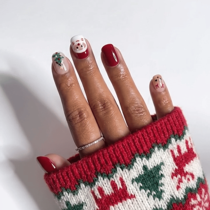 Santa Party Christmas press-on nails - moving hand by Handora Nails
