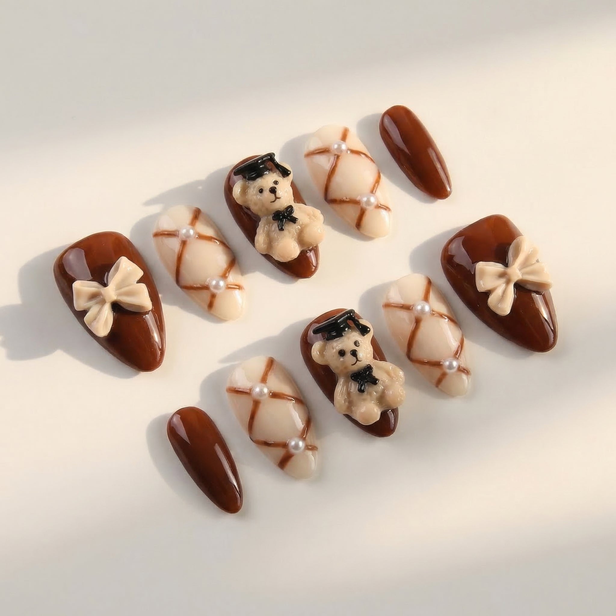 Scholar Bear full press-on nail set – sizes XS–L by Handora