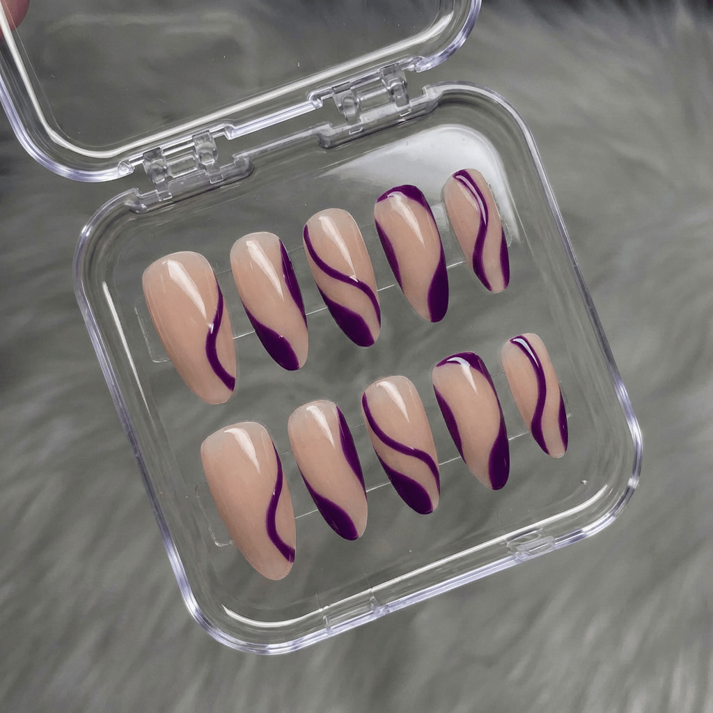 Serene Curve press-on nails – design close-up by Handora