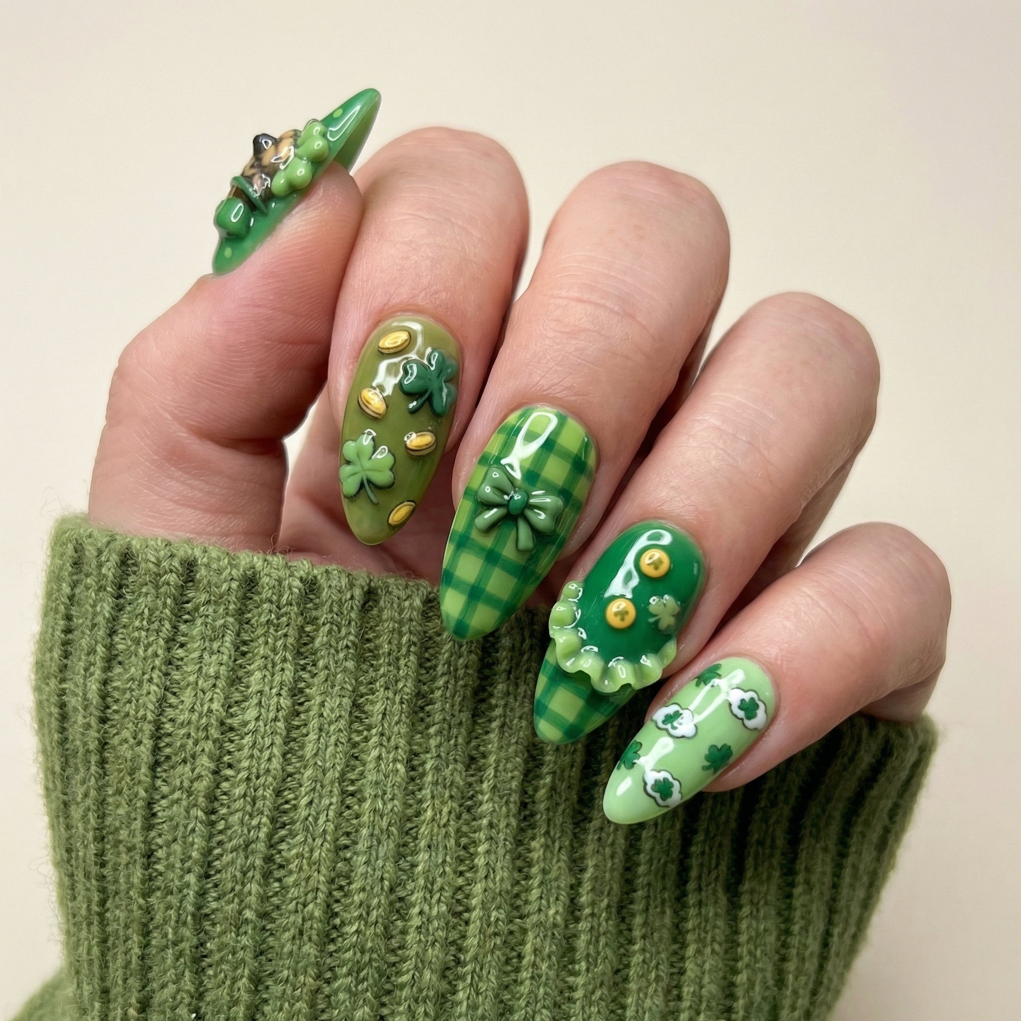Shepherd Luck press-on nails – hand-painted reusable gel set by Handora