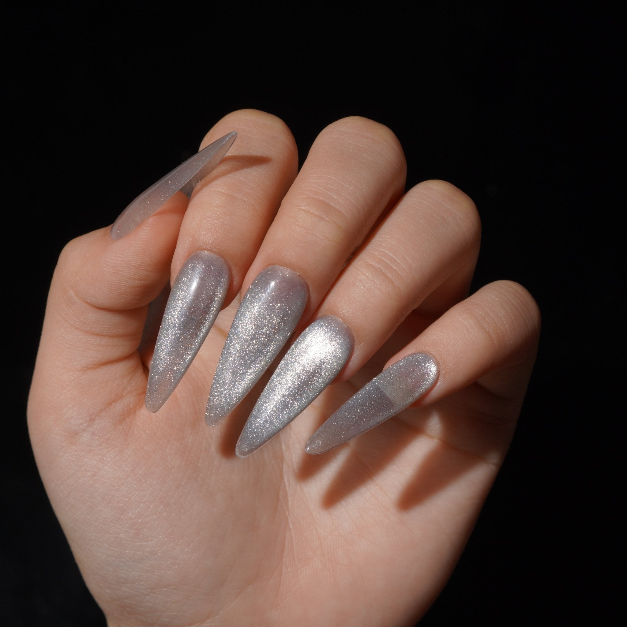 Silverglow cat eye nail design – handmade press-on nails by Handora