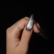 Smokeglow press-on nails – design close-up by Handora