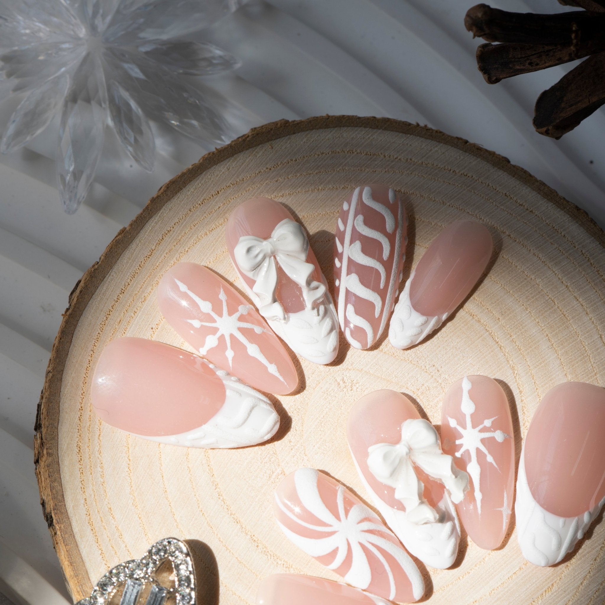 Snowy Chic full press-on nail set – sizes XS–L by Handora