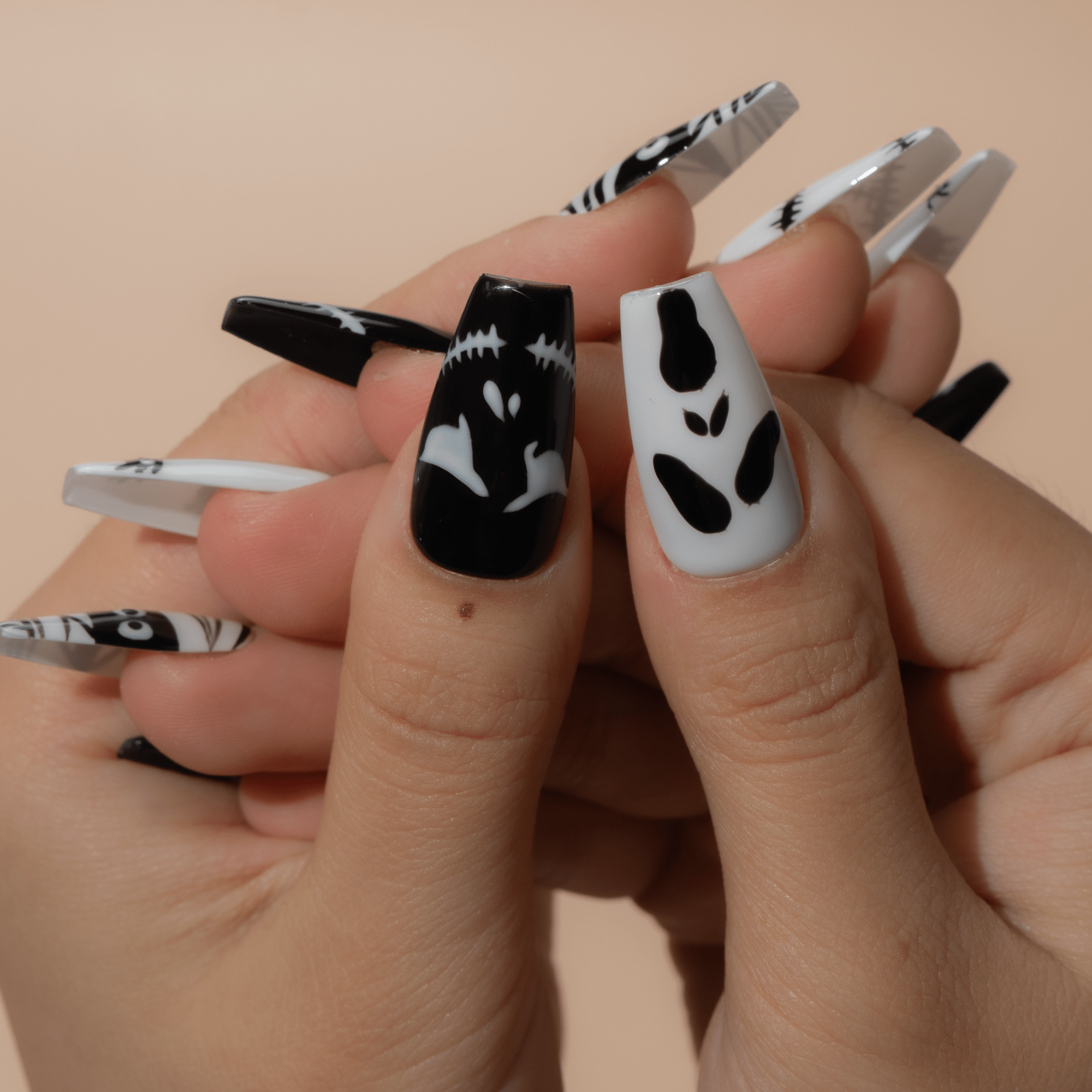 Spooky Chic press-on nails – design close-up by Handora