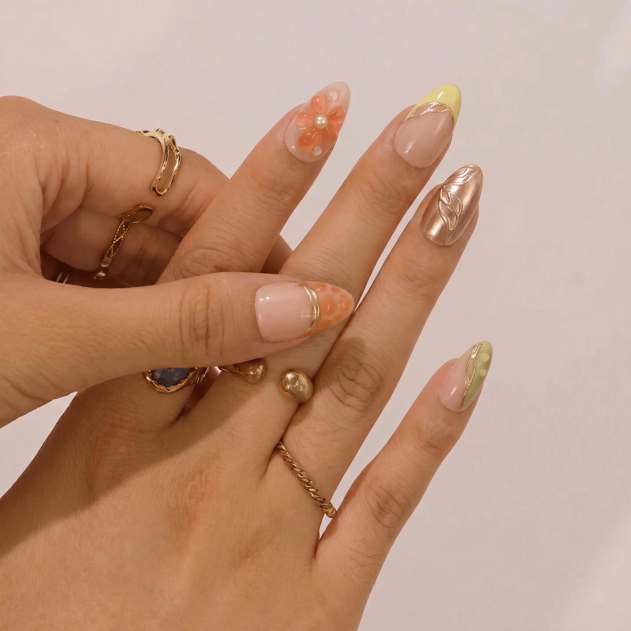 Summer Peach floral nail design – handmade press-on nails by Handora