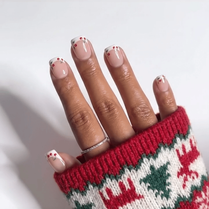 Sweet Berries Christmas press-on nails - moving hand by Handora Nails