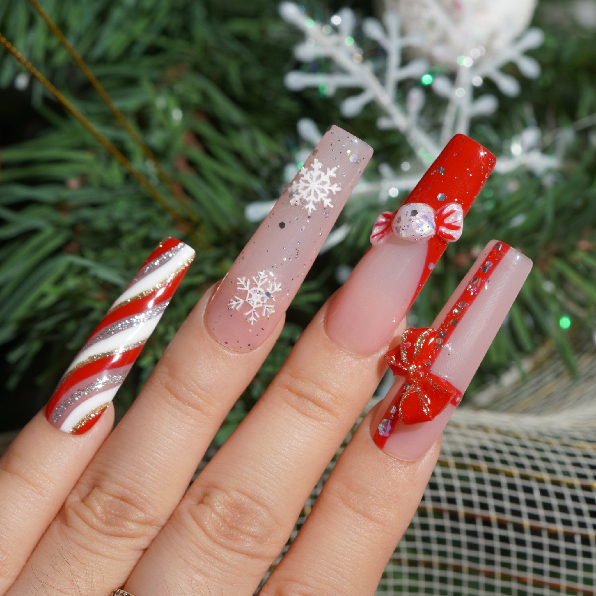 Sweet Noel press-on nails – hand-painted reusable gel set by Handora