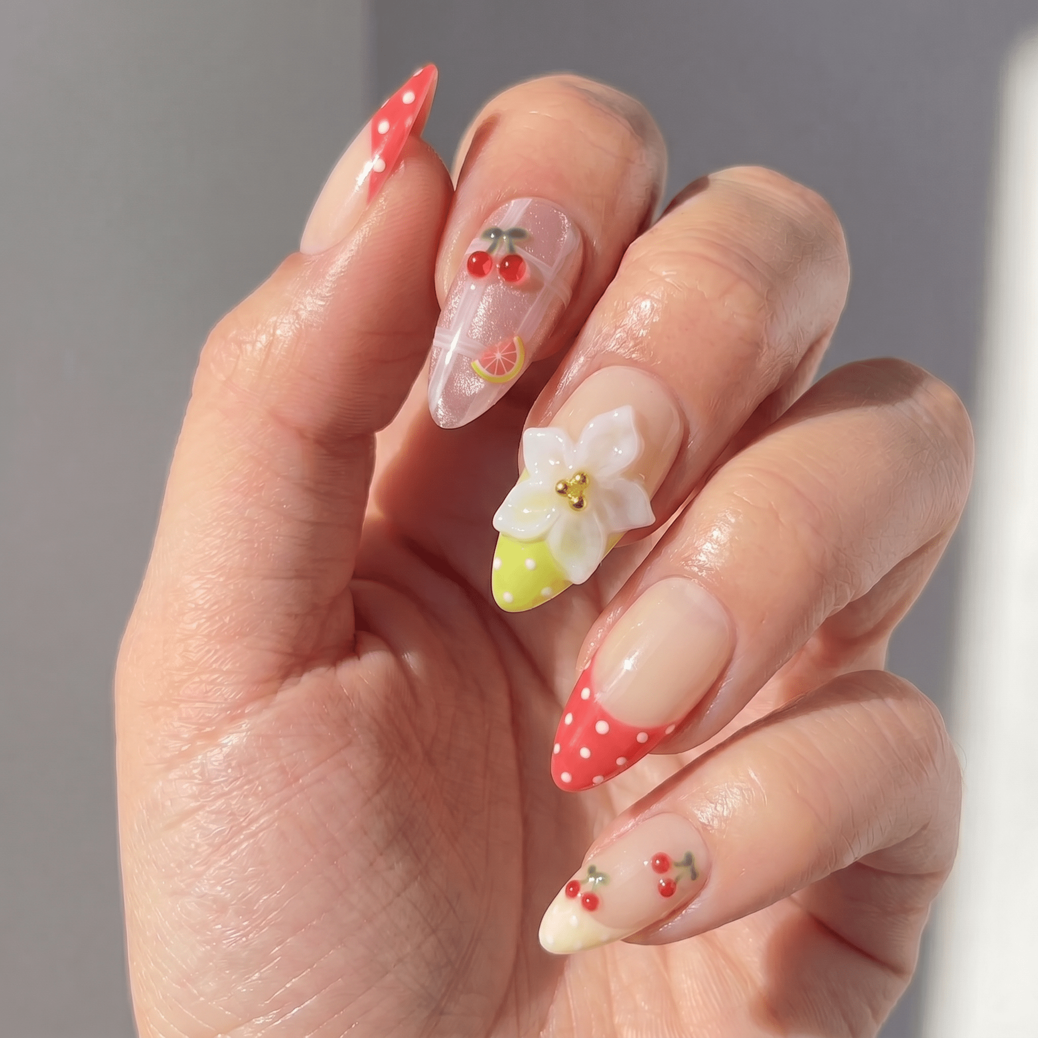 Sweet Orchard press-on nails – hand-painted reusable gel set by Handora