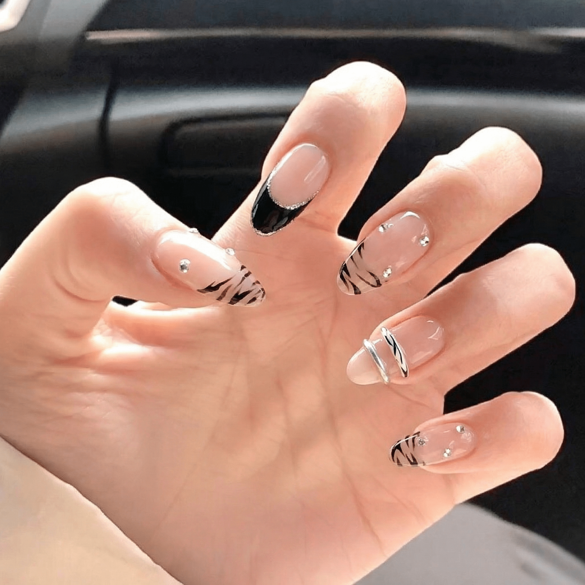 Tiger Chrome press-on nails – hand-painted reusable gel set by Handora