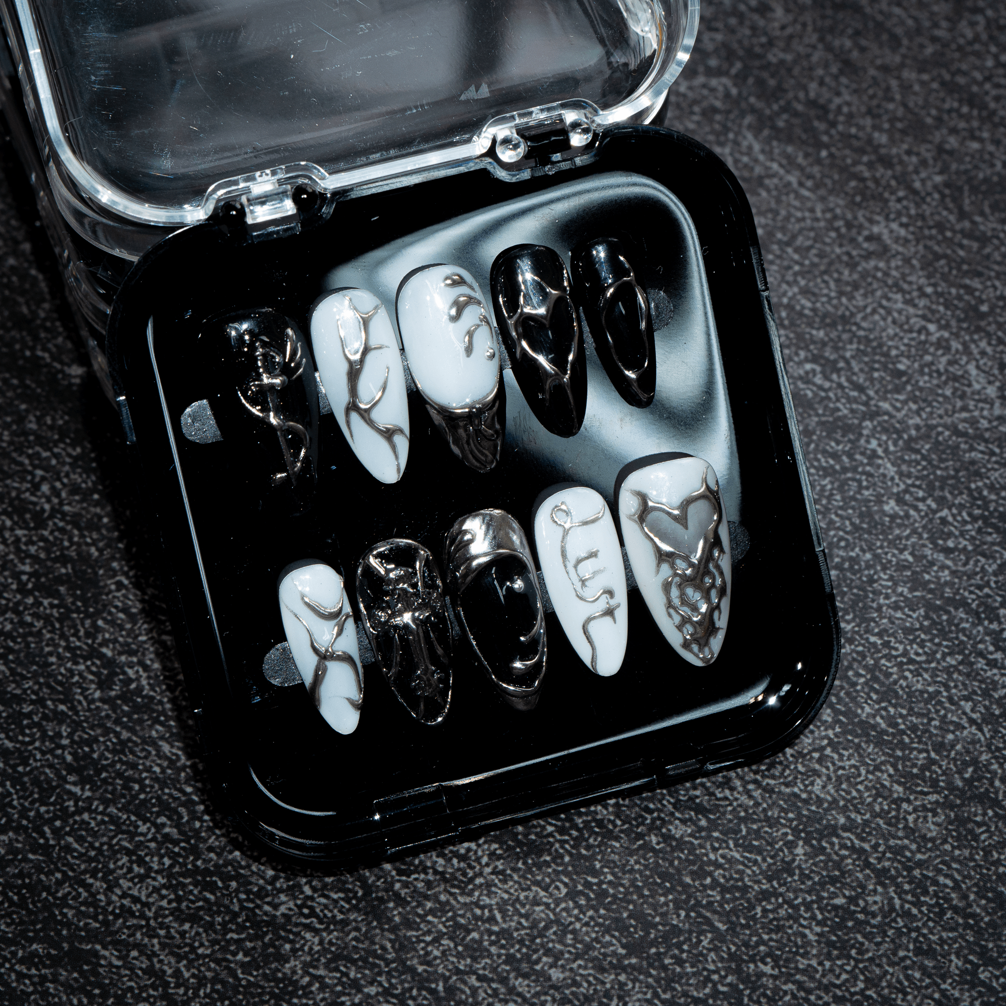 Vampire Chrome full press-on nail set – sizes XS–L by Handora