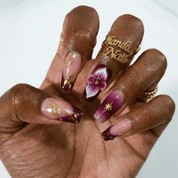 Velvet Aura coffin press-on nails – design close-up by Handora